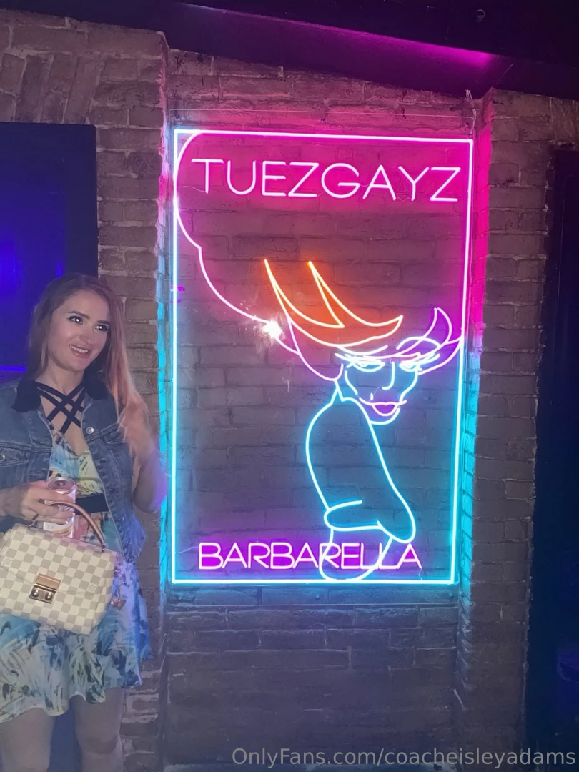 Obsessed with this cute sign i found at the bar hehe 