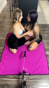 Fuck machine avec ma nouvelle amie xvalerie22 nbsp une blonde et une