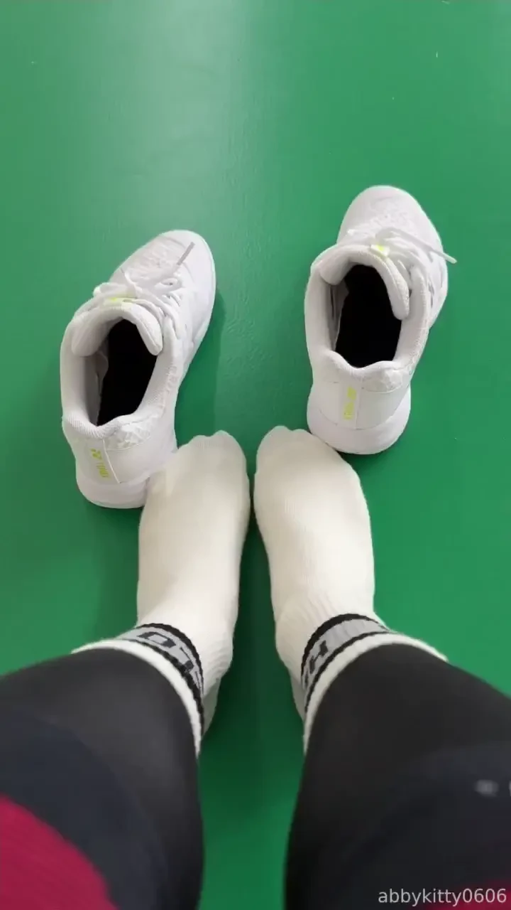 Today i play badminton my feet sweat a lot so i took off my socks do part 4 