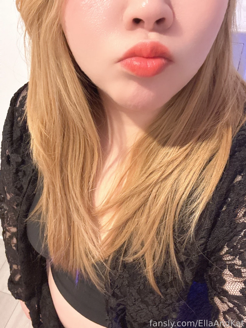 Hey it s kat hope you like wet pussy this is my first video with a part 1 