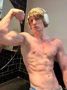 Why aren t you serving me yet i am getting huge and you re here to part 1