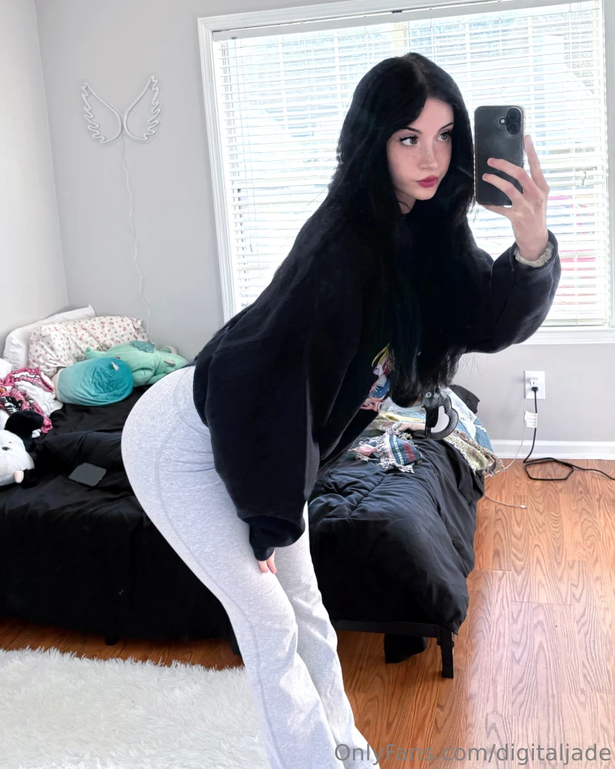 I need a brave soldier to lemme sit on their face 