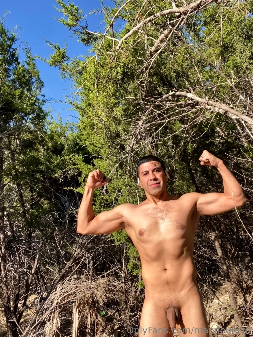 Putting my muscles on display for you all happy holidays to my fans 