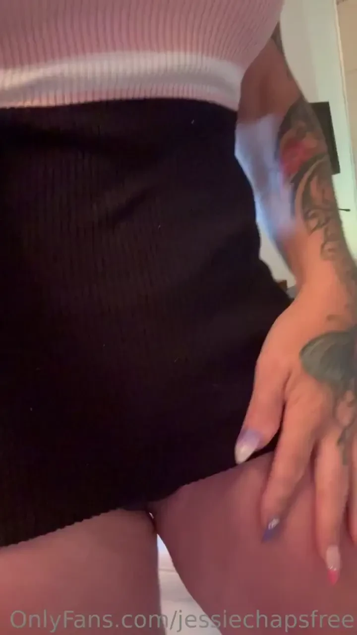 Teaser mai s si tu veut voir sous ma robe vient ici https onlyfans com 