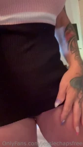 Teaser mai s si tu veut voir sous ma robe vient ici https onlyfans com