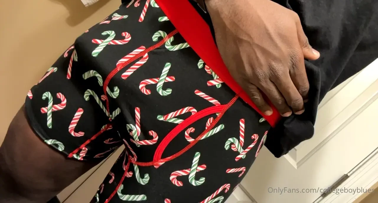 Merry christmas who wants to suck on this candy cane anyone who tips 