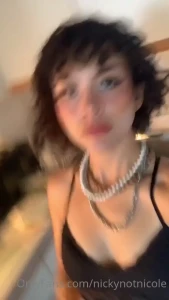 Random outfit and makeup appreciation in the kitchen