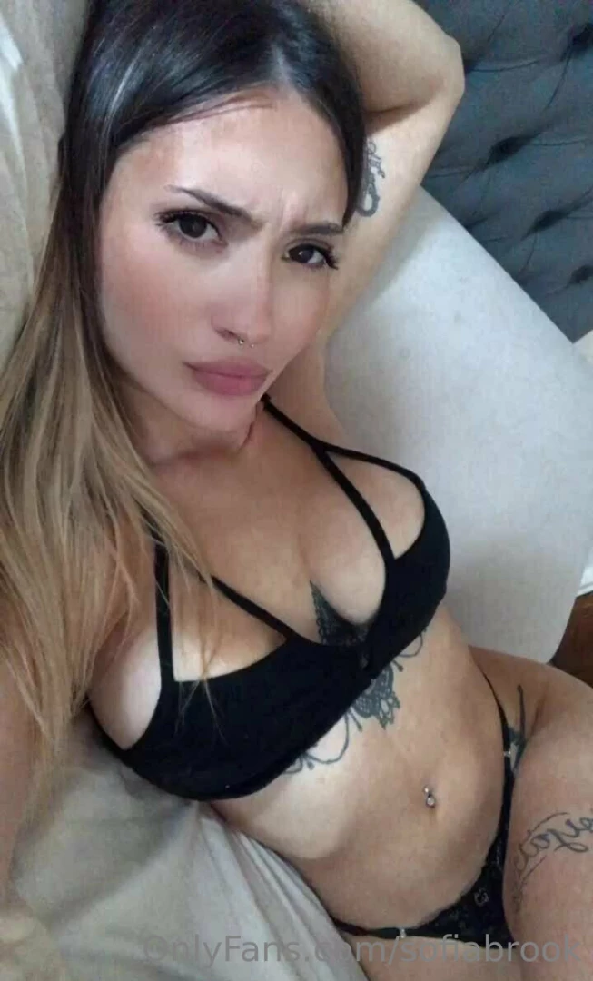 Laying down thinking of you papi 