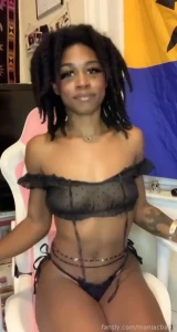 Noones up gnna send yall nudes to wake up to yall better tip and call