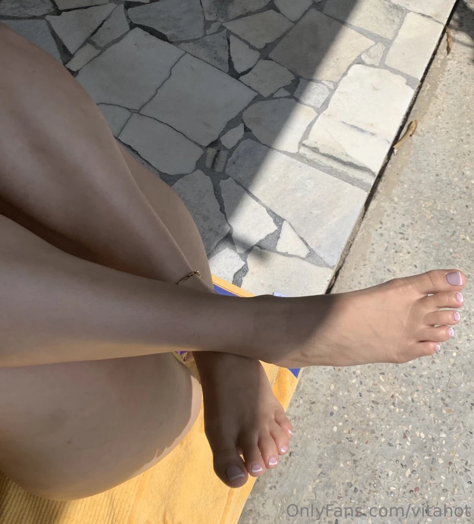 Tanning my feet 