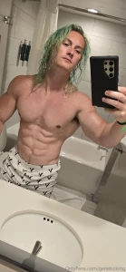 Bathroom lighting is pretty good part 4