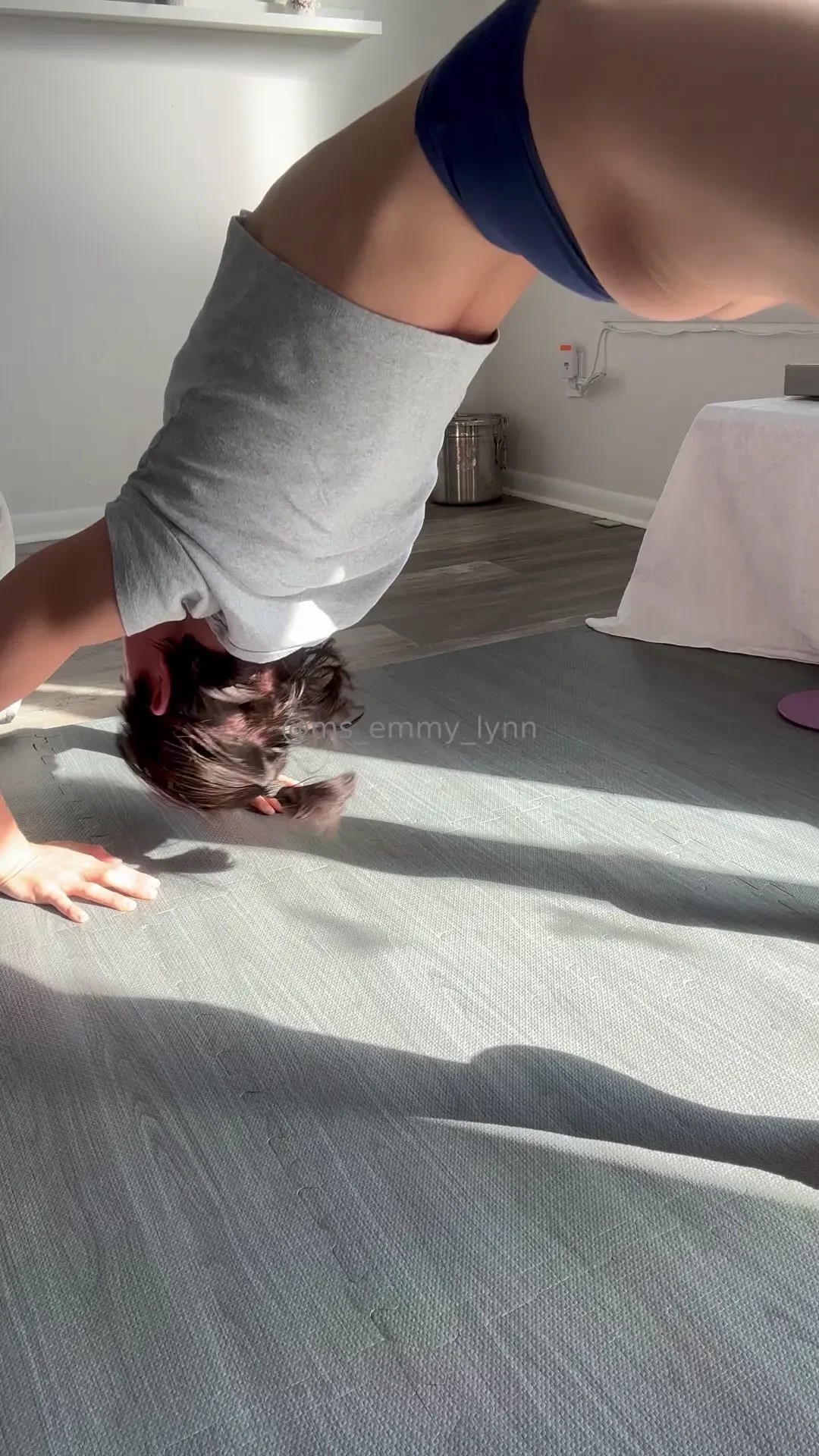 I showed i can put my palms on the ground in heels yesterday today i part 3 