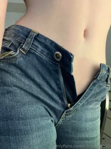 Je me d shabille et oups ont voit un peu trop i undress and oops we