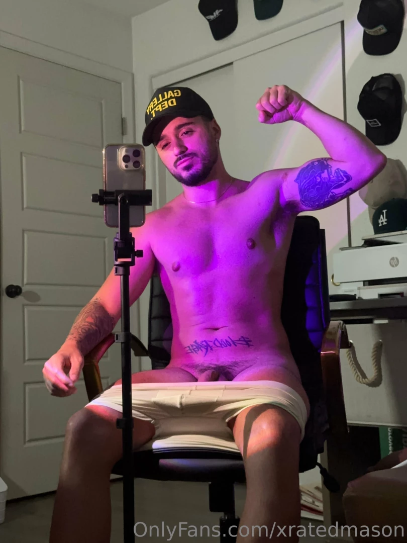 Dm me with a tip to get a pic with nothing covering 