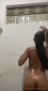 Qui pour venir me rejoindre sous la douche