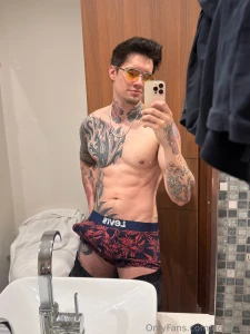 I need your help w something in the bathroom rlly quick