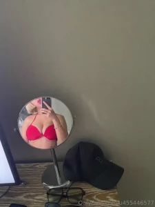 T as remarqu en premier mes yeux mon sourire ou mes melons