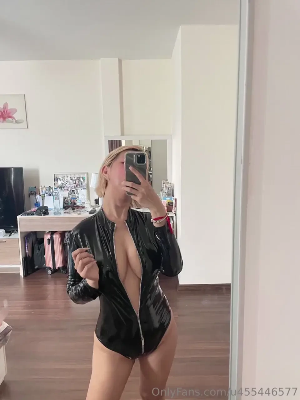 A c est quand l l gance se m le la coquinerie 