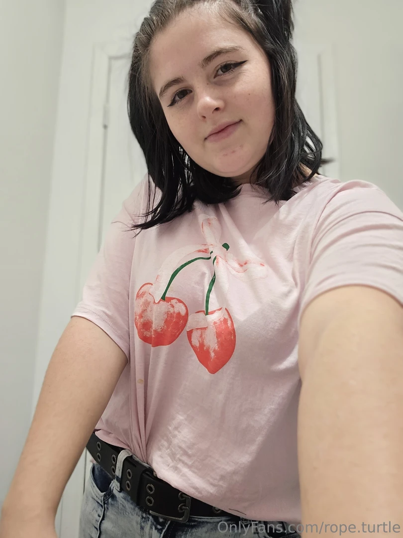 Je vends des photo se soir sur snap viens t amuser avec moi 