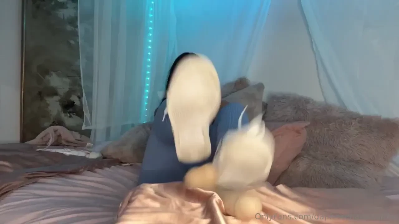 Femdom shoes fetish soumis domination cei tous cela dans la m me vid o 