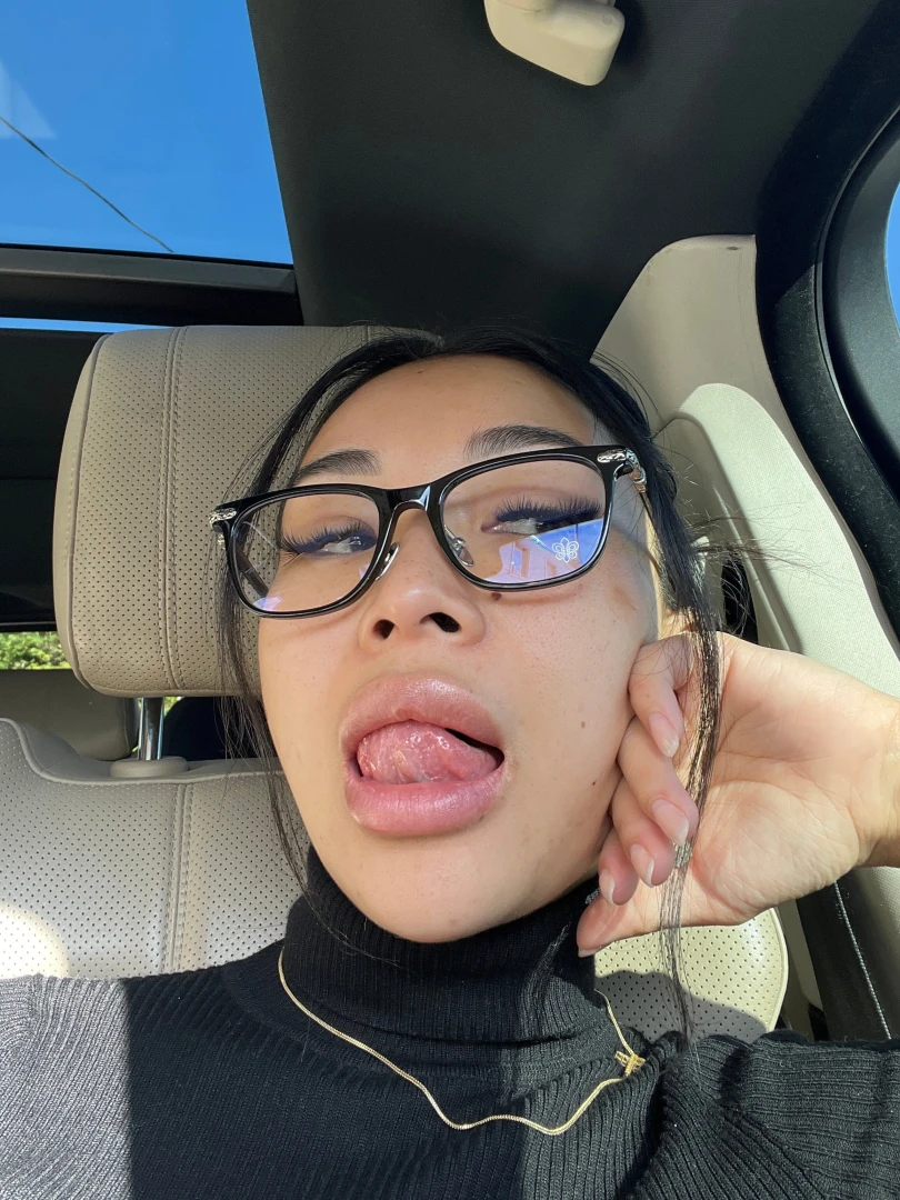I m bored at school daddy feeling naughty cum hide under my desk live 