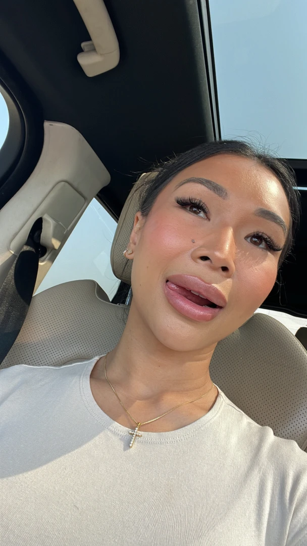 Driving to school feeling like naughty girl who wants to see me in the 