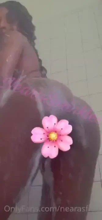 Goodmorning this was pre a good ass cum wanna see it s on 