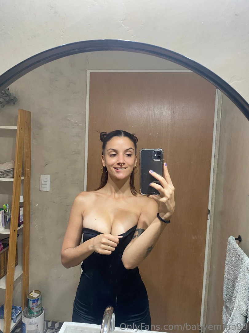 This mirror makes me naughty 