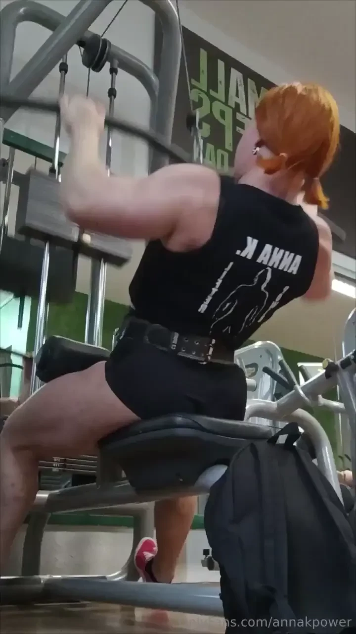 Lat pulldowns 