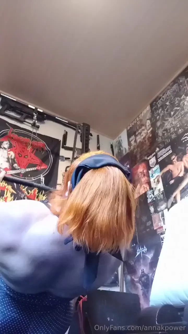 High pulley rows and a lat pose 