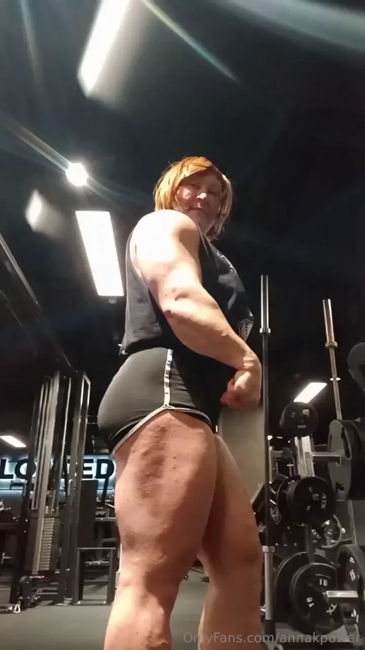Triceps pose 