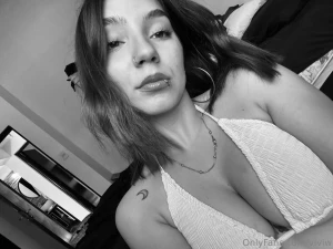 I m the cumslut you wish lived next door