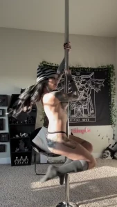 Okayy i got a stripper pole i definitely need some practice but im so