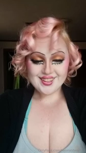 Not done with the makeup selfie bombs part 2