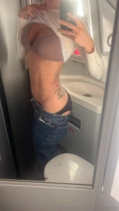 Recib un mensaje que me ordenaba que fuera al servicio del tren y le