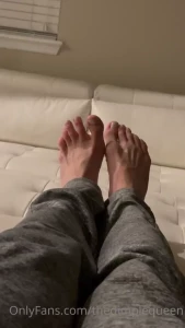 Pretty feet and toes be sure to like comment and message me if there s