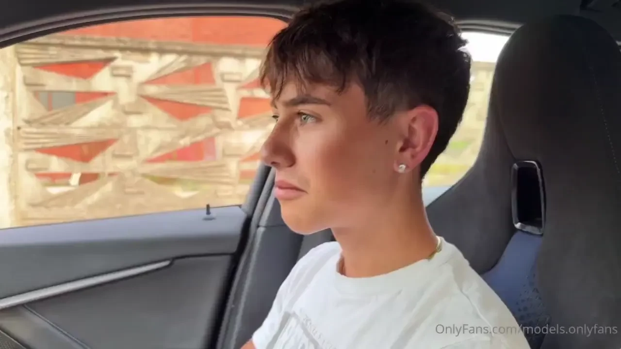 Nicol torna da scuola lo zio oggi andato a prenderlo all uscita da 