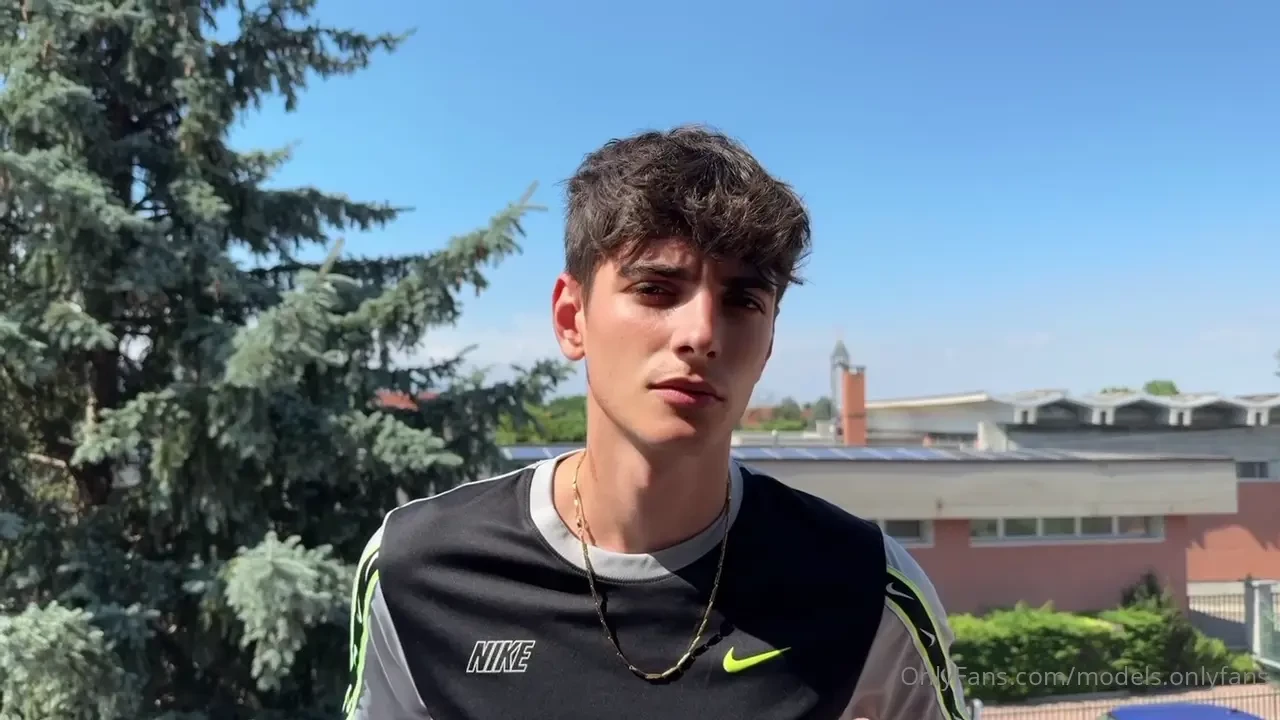 Casting di daniele 19 anni studente di milano gioca a calcio e fa 