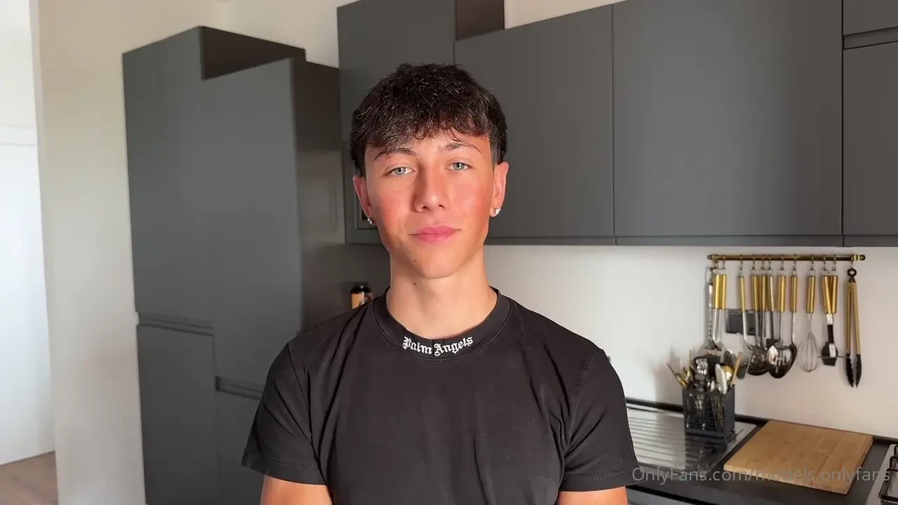 Casting di nicol 18 anni appena compiuti di milano bellissimo viso con 