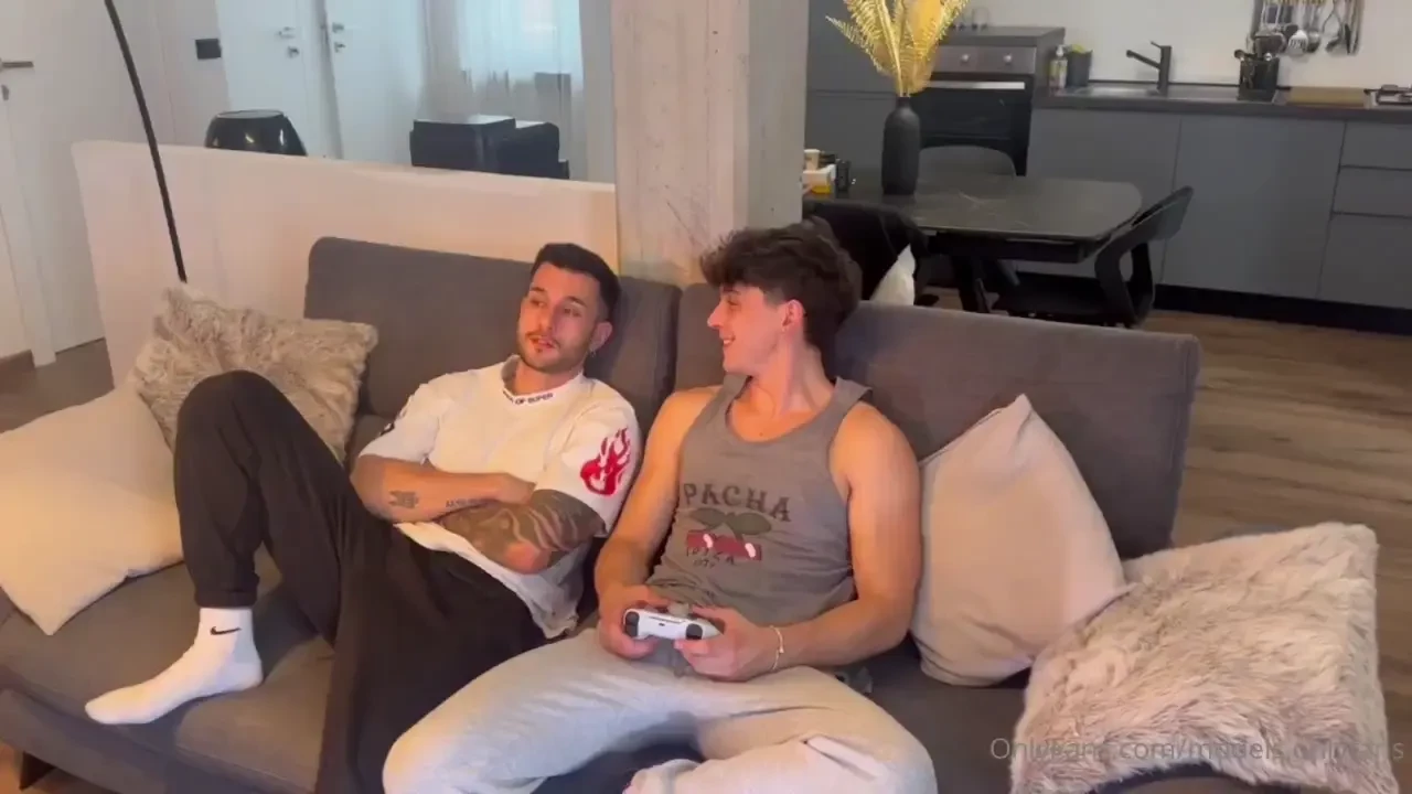 La partita alla play oggi magicporn e sexysamu si sono visti per 