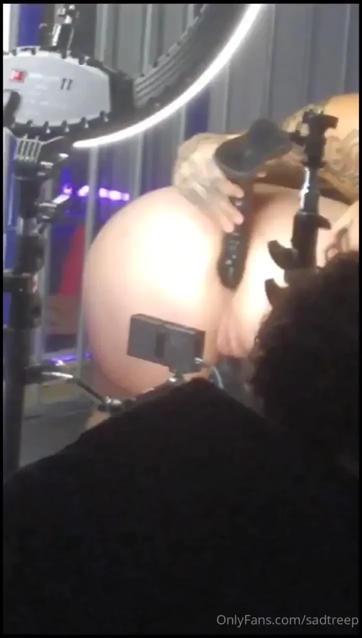 Vuoi vedermi mentre faccio squirtare la mia amica loonatik ysabel 