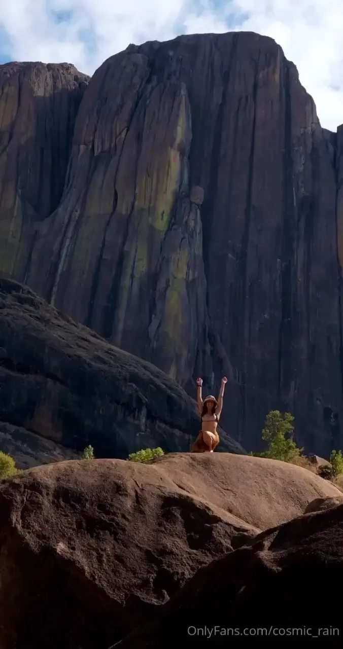 It feels so good to be showing my tits off to the nature again 