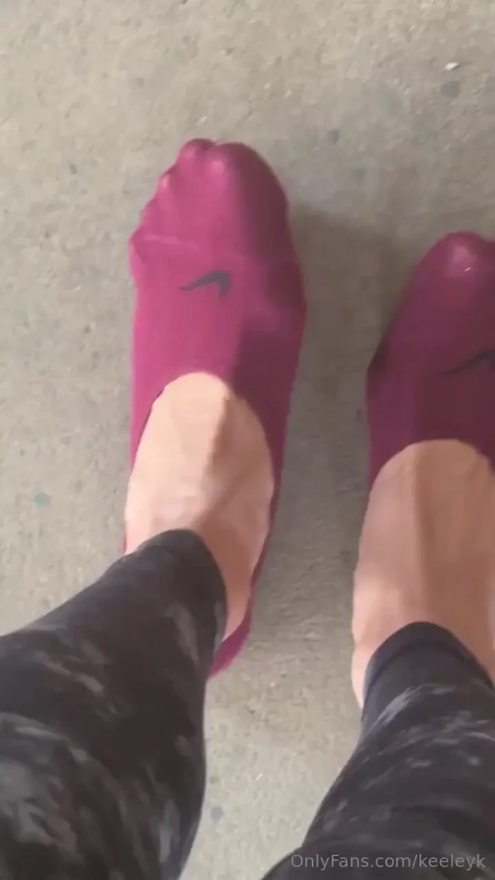 Omg i got these red ped socks so sweaty and dirty at work like and part 3 