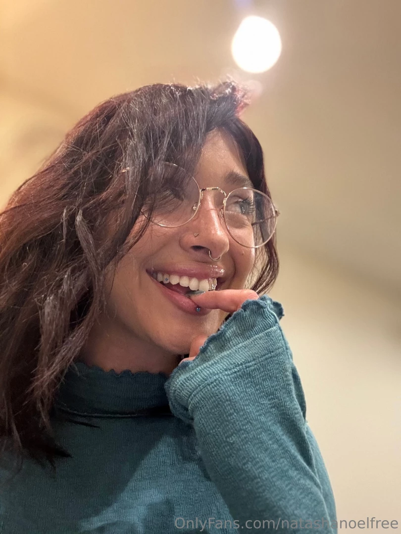 You think my friend would notice if i took a titty pics really quick 