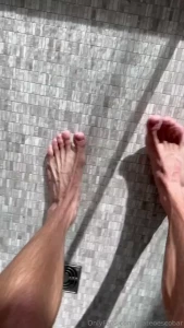 Where are my feet lovers anyone feeling horny right now lets do a live