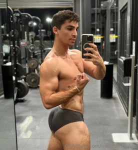 A selfie is mandatory with a pump this good