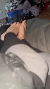 I m a mess and gotta clean the room should i clean it naked