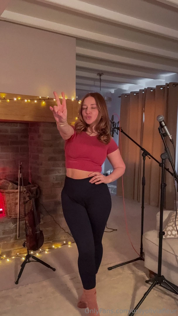 It s today my bedroom concert tonight 7pm gmt over on my main account 