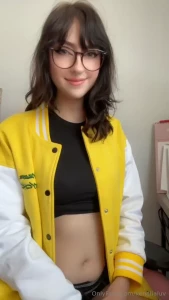 Ur gamer gf is playing cyberpunk u offer to eat her pretty pussy under