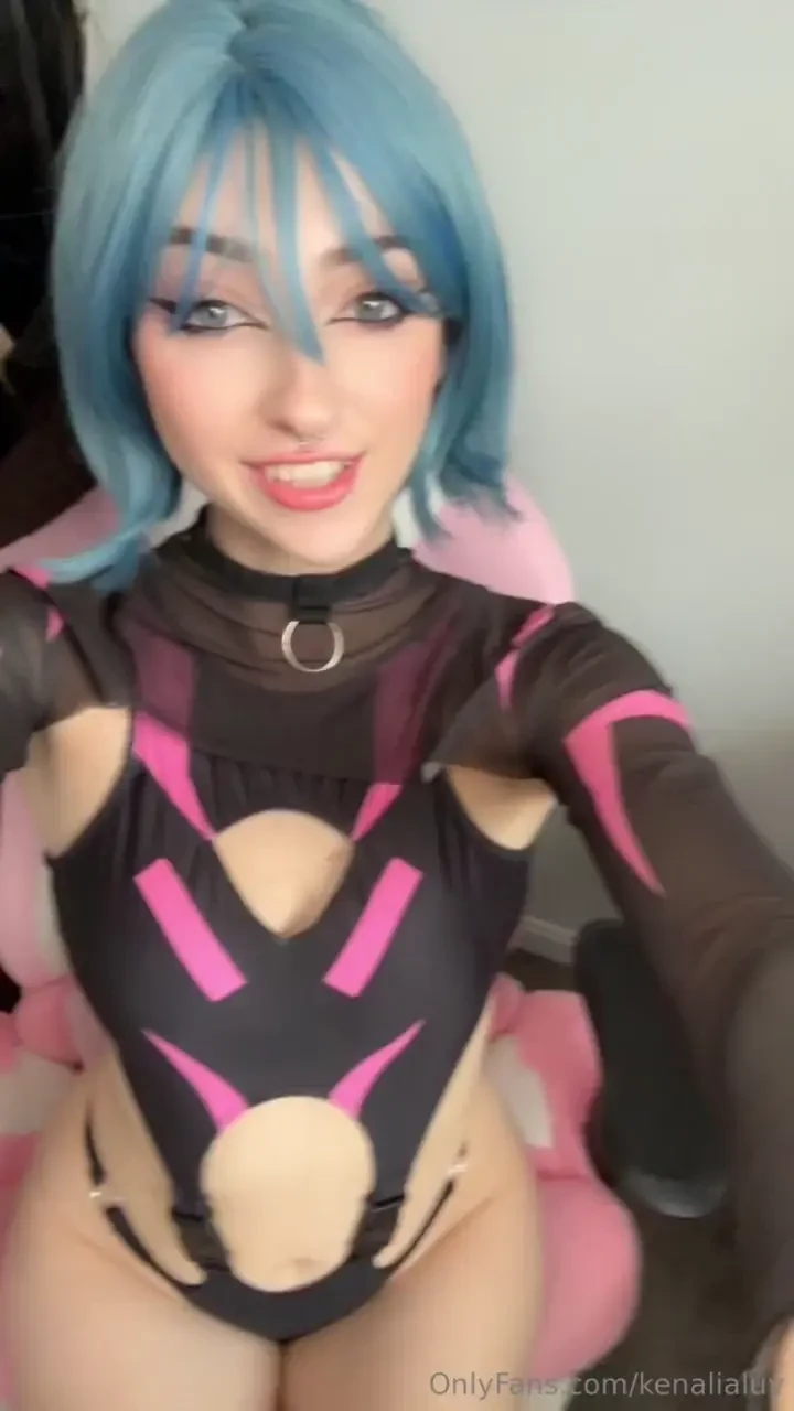 I love seeing u jerk off so start playing with yourself and let me 